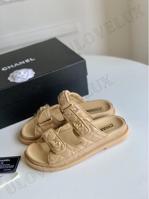 Chanel flip-flop 33