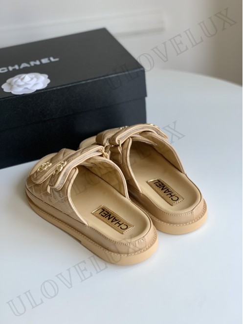 Chanel flip-flop 33