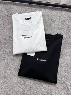 Givenchy T-Shirt 3