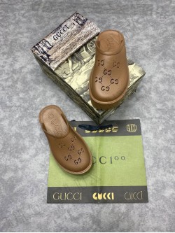 Gucci flip-flop 19