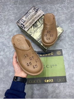 Gucci flip-flop 19