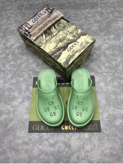 Gucci flip-flop 20