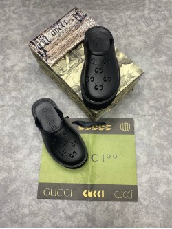 Gucci flip-flop 22