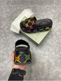 Gucci flip-flop 23