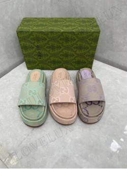 Gucci flip-flop 25