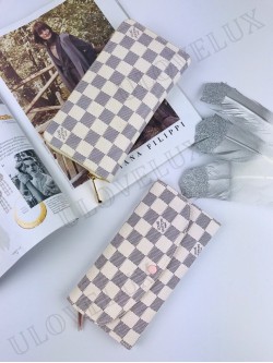 LV wallet 2