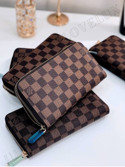 LV wallet 1