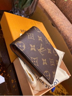 LV wallet 9