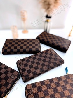 LV wallet 1