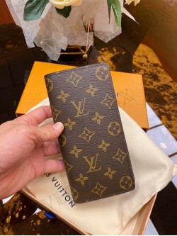 LV wallet 15