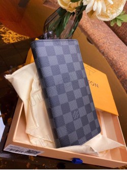 LV wallet 14