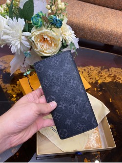 LV wallet 13