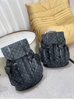 LV backpack 41