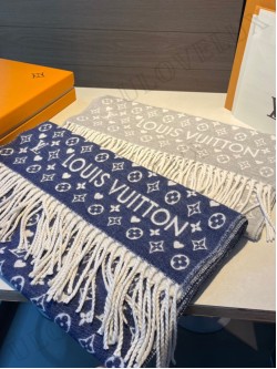 LV scarf 1