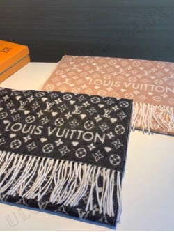 LV scarf 3