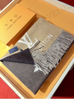 LV scarf 27