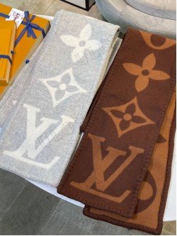 LV scarf 28