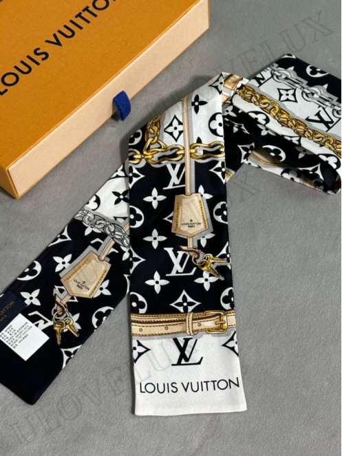 LV scarf 29