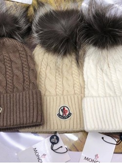 Moncler hat 3